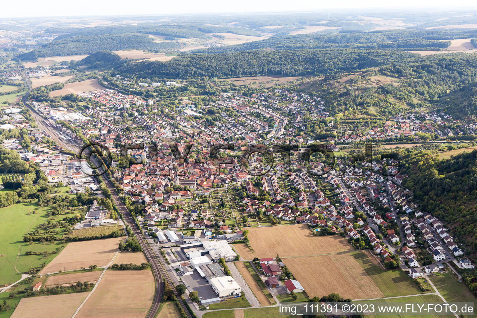 Schrägluftbild von Lauda im Bundesland Baden-Württemberg, Deutschland