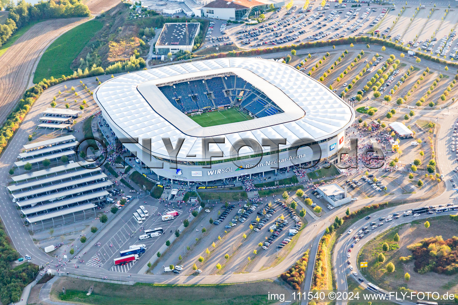 WIRSOL Rhein-Neckar-Arena in Sinsheim vor dem ausverkauften Freundschaftsspiel Peru-Deutschland im Ortsteil Steinsfurt im Bundesland Baden-Württemberg