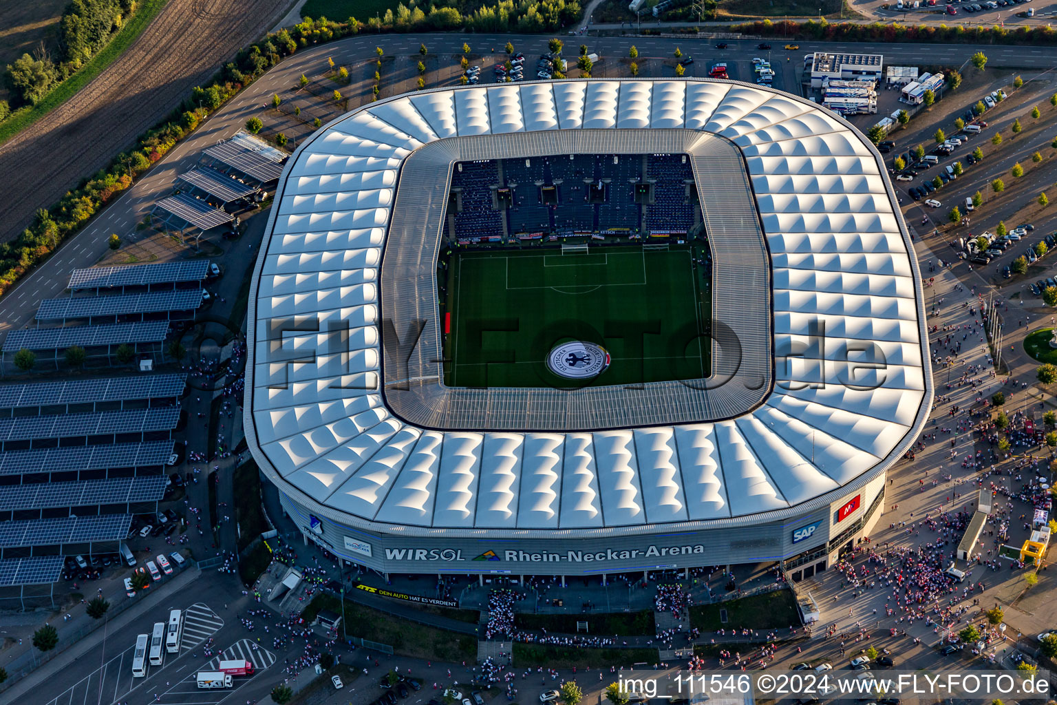 Luftbild von Sportstätten-Gelände der Arena des Stadion WIRSOL Rhein-Neckar-Arena an der Dietmar-Hopp-Straße in Sinsheim im Ortsteil Steinsfurt im Bundesland Baden-Württemberg, Deutschland