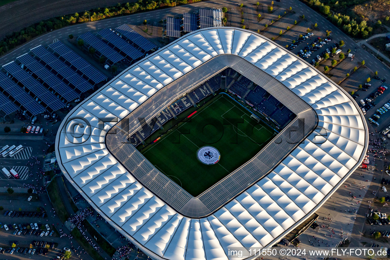 WIRSOL Rhein-Neckar-Arena in Sinsheim vor dem ausverkauften Freundschaftsspiel Peru-Deutschland im Ortsteil Steinsfurt im Bundesland Baden-Württemberg von oben