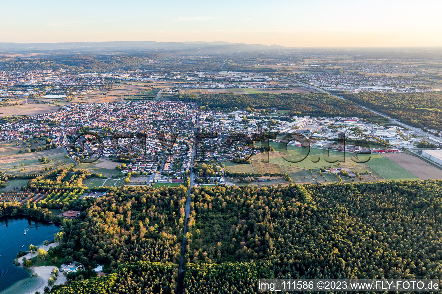 Forst im Bundesland Baden-Württemberg, Deutschland aus der Luft betrachtet
