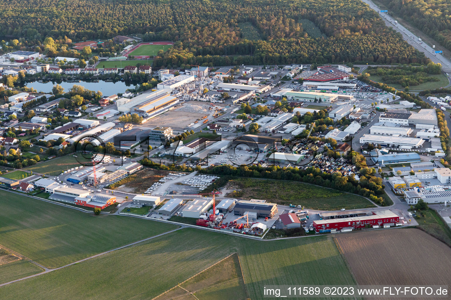 Luftaufnahme von Forst, Industriegebiet im Bundesland Baden-Württemberg, Deutschland