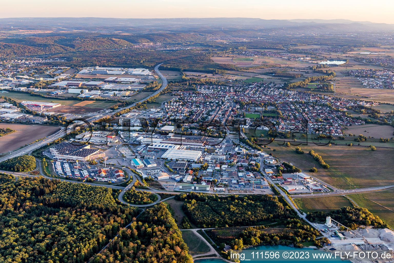 Luftbild von Ortsteil Karlsdorf in Karlsdorf-Neuthard im Bundesland Baden-Württemberg, Deutschland