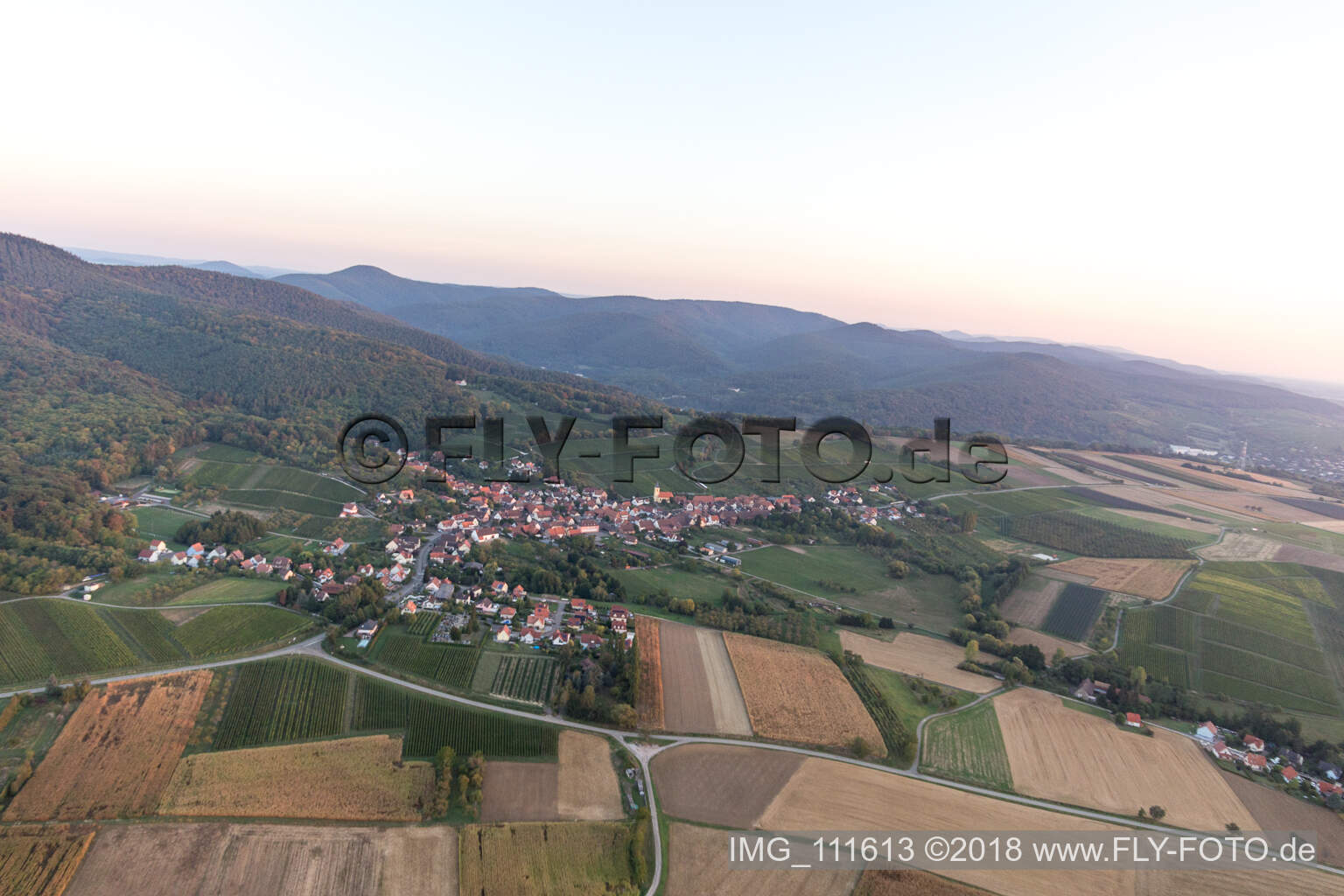 Drohnenbild von Rott im Bundesland Bas-Rhin, Frankreich