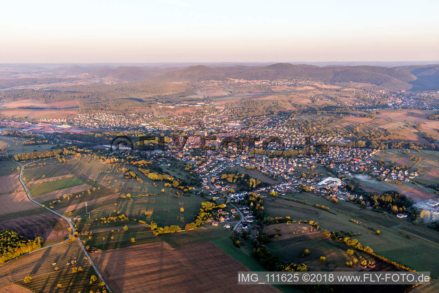 Reichshoffen im Bundesland Bas-Rhin, Frankreich aus der Vogelperspektive