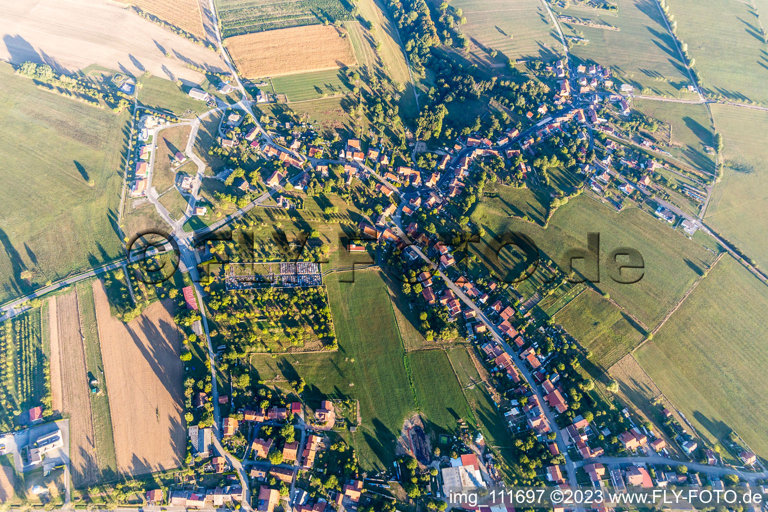 Luftaufnahme von Petersbach im Bundesland Bas-Rhin, Frankreich