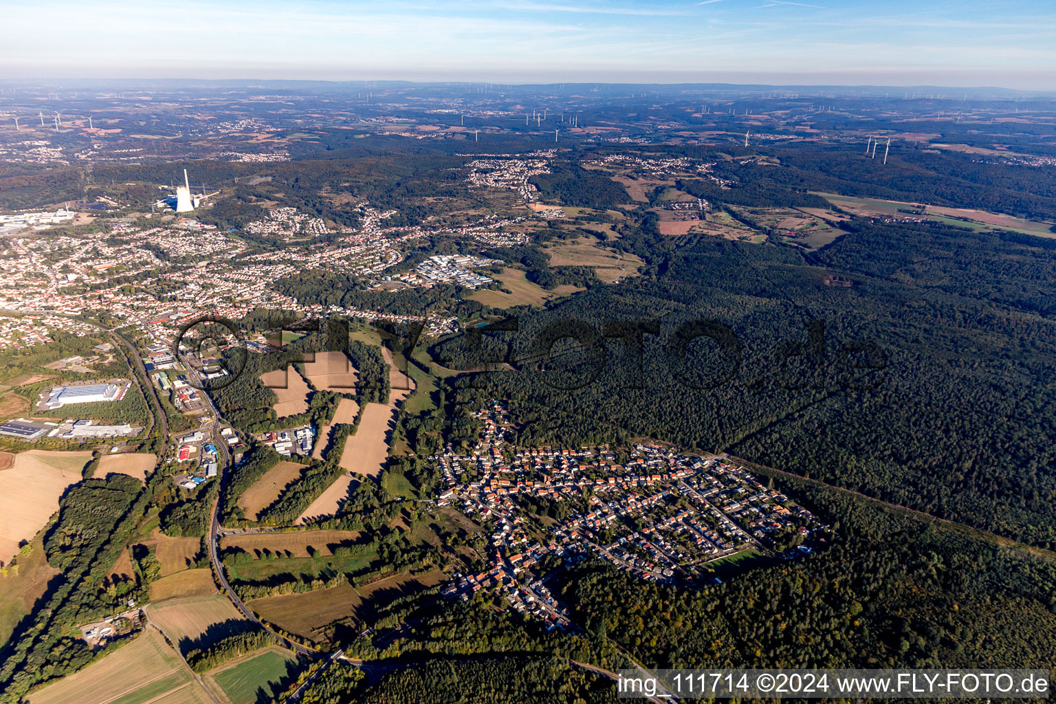 Ortsansicht der Straßen und Häuser der Wohngebiete in Bexbach im Bundesland Saarland, Deutschland