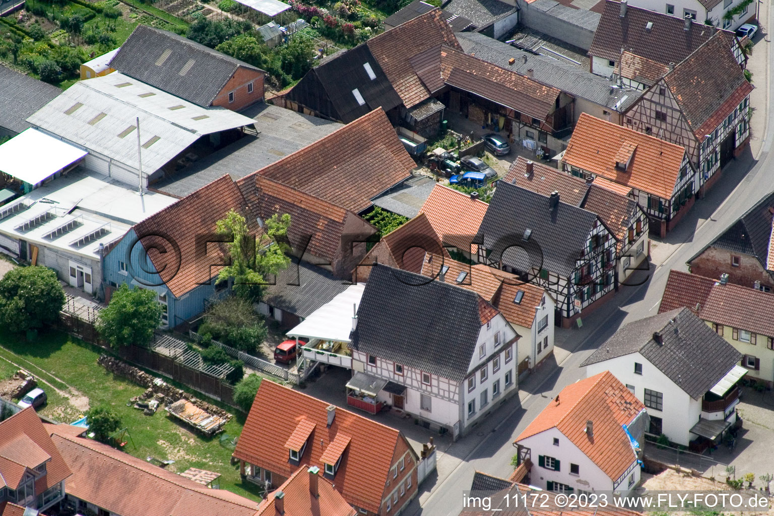 Drohnenbild von Winden im Bundesland Rheinland-Pfalz, Deutschland