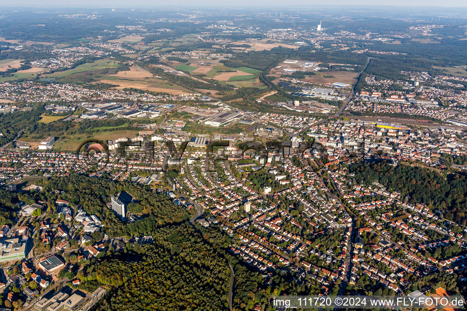 Luftbild von Ortsansicht der Straßen und Häuser der Wohngebiete in Homburg im Bundesland Saarland, Deutschland