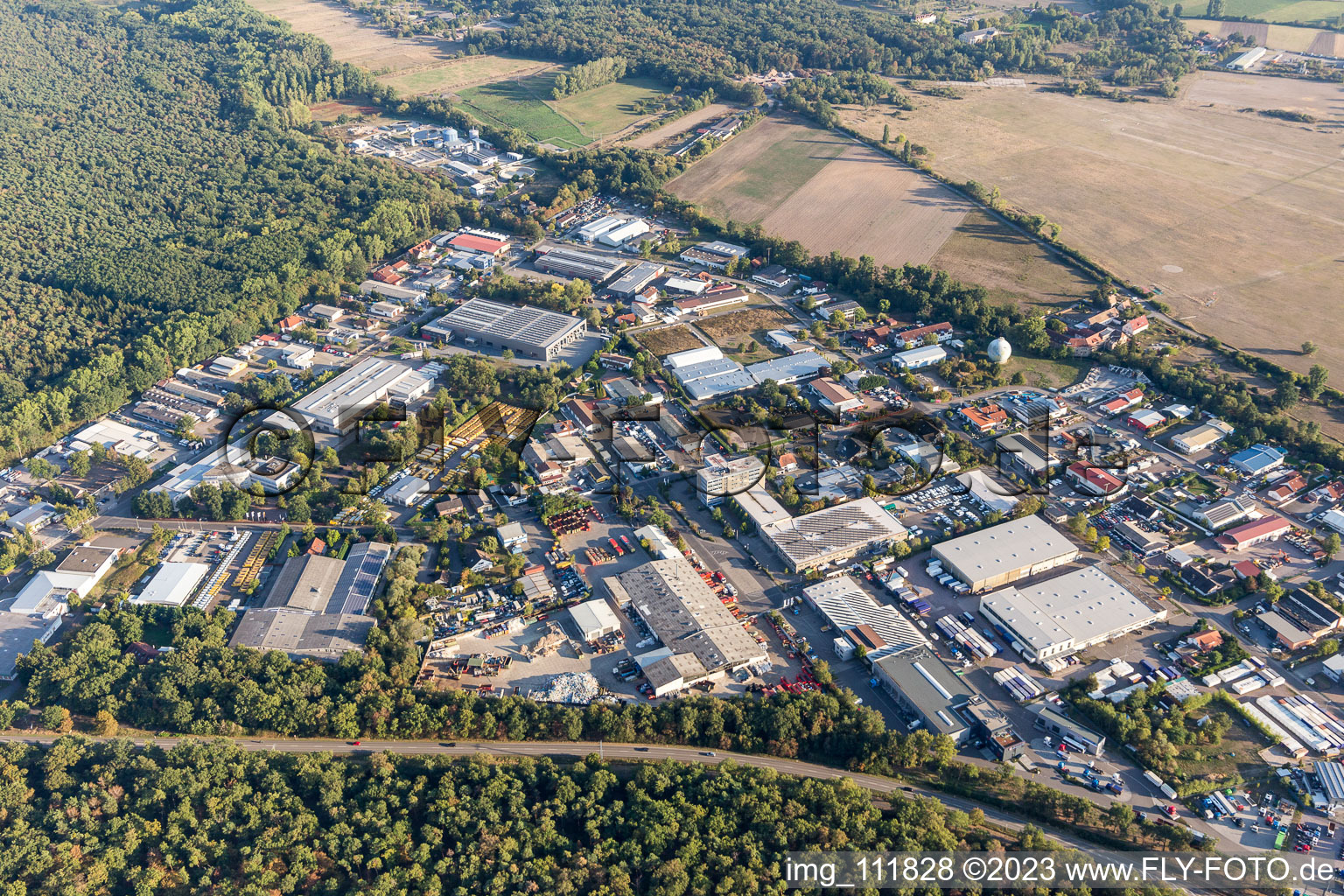 Industriegebiet Im Altenschemel im Ortsteil Speyerdorf in Neustadt an der Weinstraße im Bundesland Rheinland-Pfalz, Deutschland