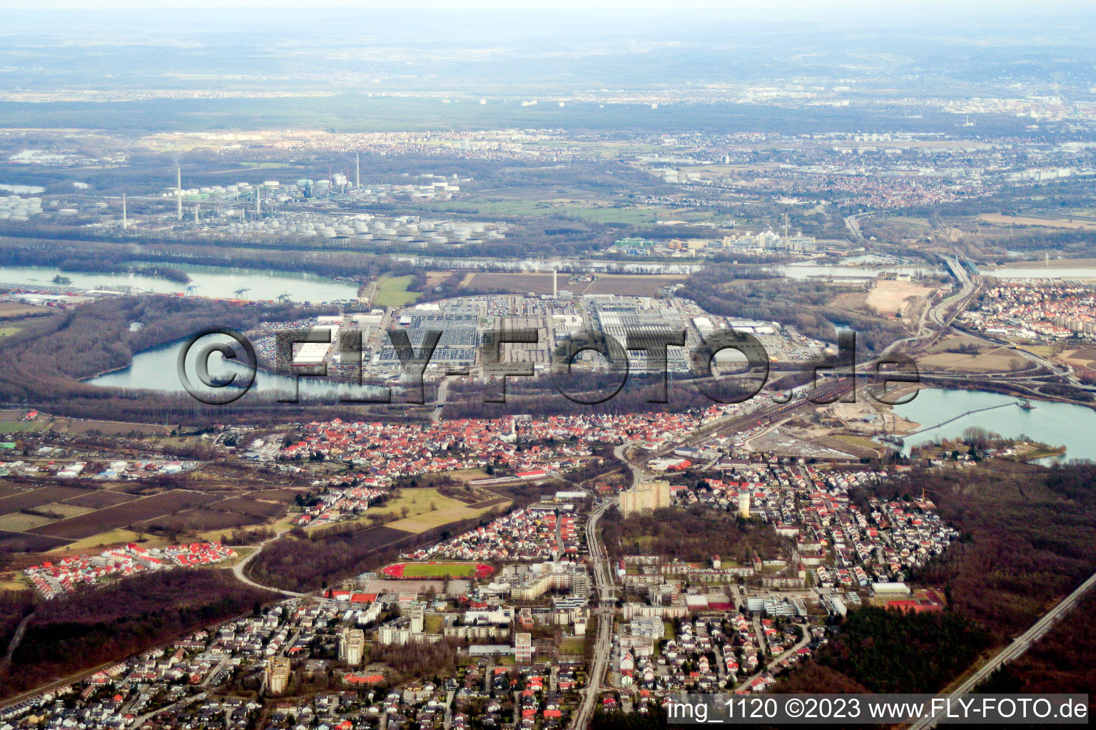 Luftbild von Wörth am Rhein, Daimler von Westen im Bundesland Rheinland-Pfalz, Deutschland