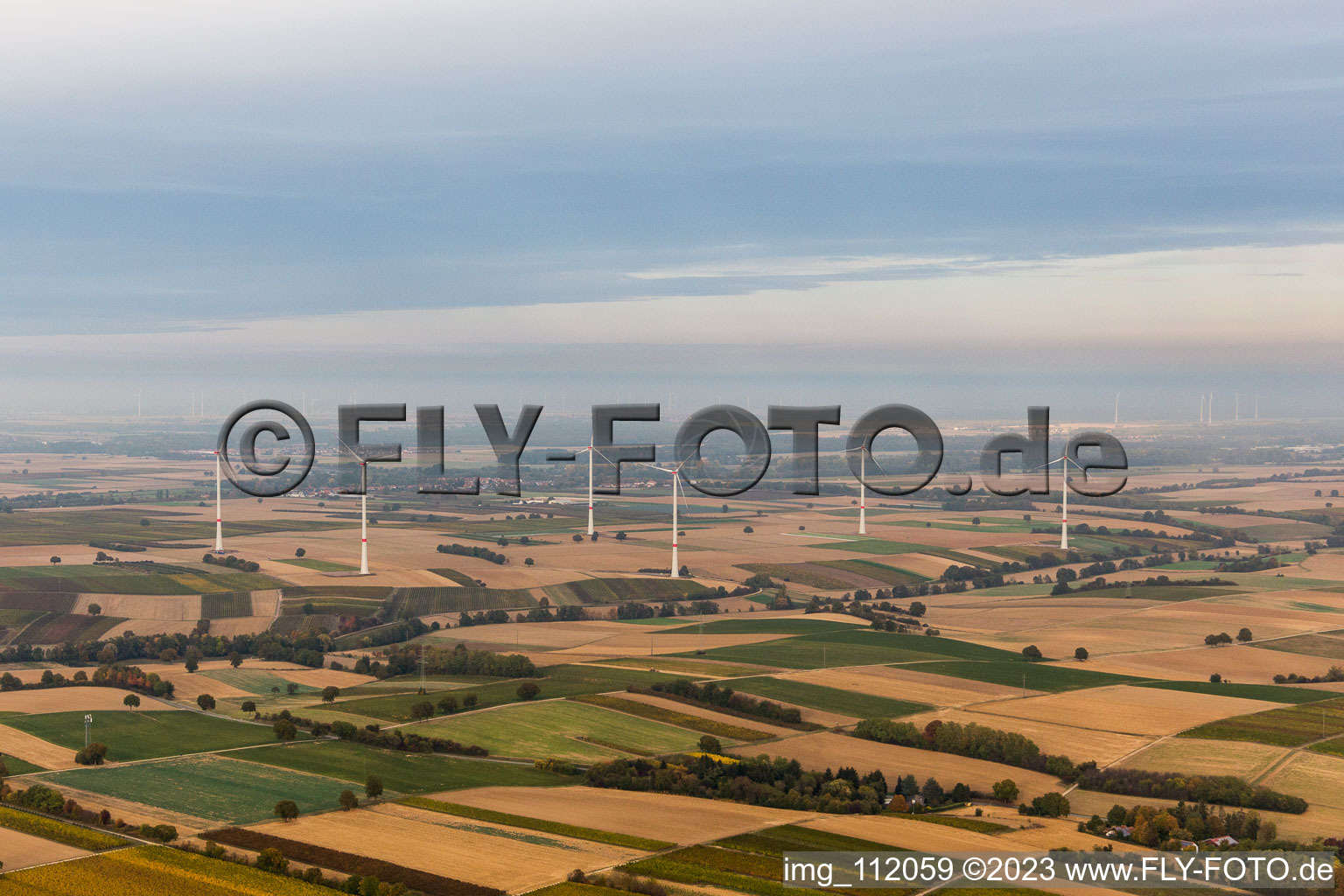 Schrägluftbild von Freckenfeld, Windpark der EnBW - Windenergieanlage mit 6 Windrädern im Bundesland Rheinland-Pfalz, Deutschland
