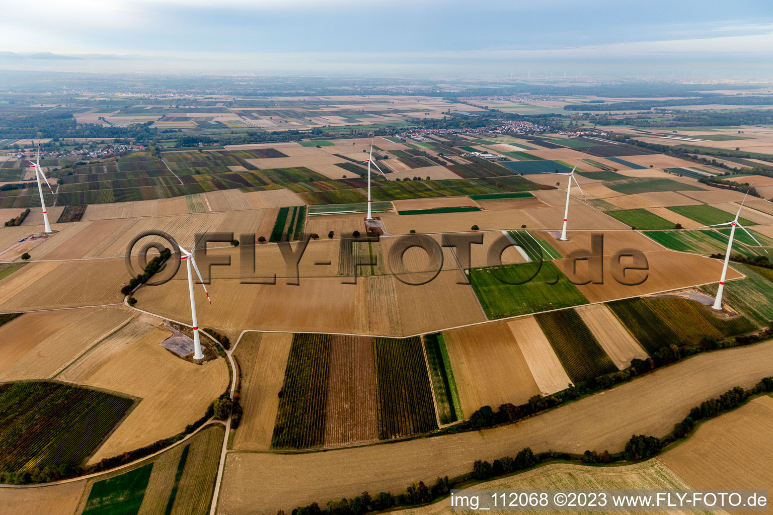 Freckenfeld, Windpark der EnBW - Windenergieanlage mit 6 Windrädern im Bundesland Rheinland-Pfalz, Deutschland von oben gesehen