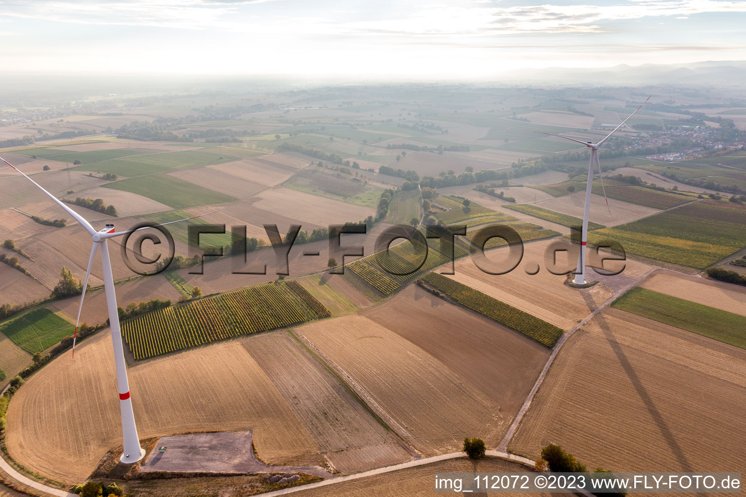 Freckenfeld, Windpark der EnBW - Windenergieanlage mit 6 Windrädern im Bundesland Rheinland-Pfalz, Deutschland aus der Vogelperspektive