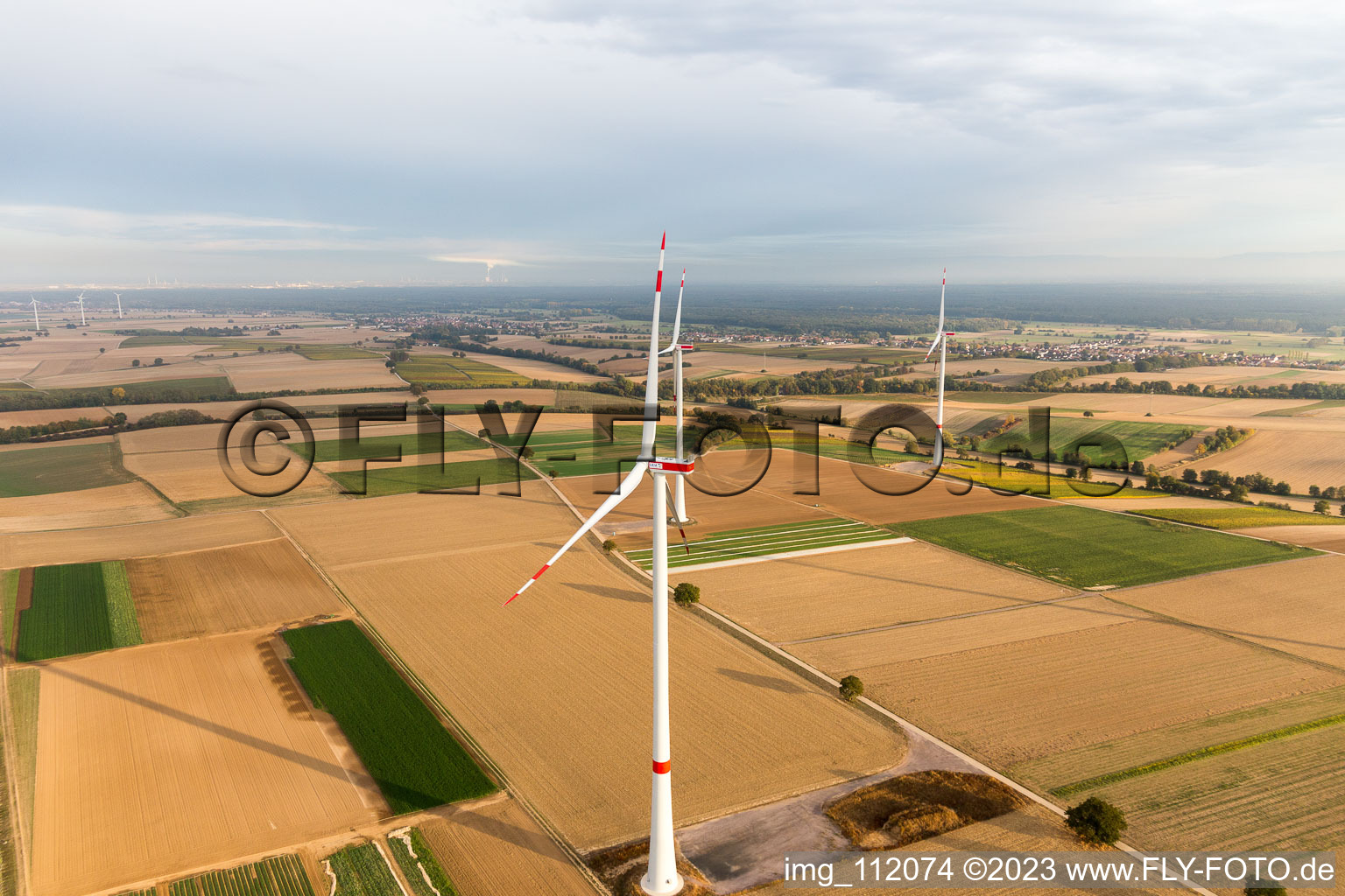 Freckenfeld, Windpark der EnBW - Windenergieanlage mit 6 Windrädern im Bundesland Rheinland-Pfalz, Deutschland aus der Luft betrachtet