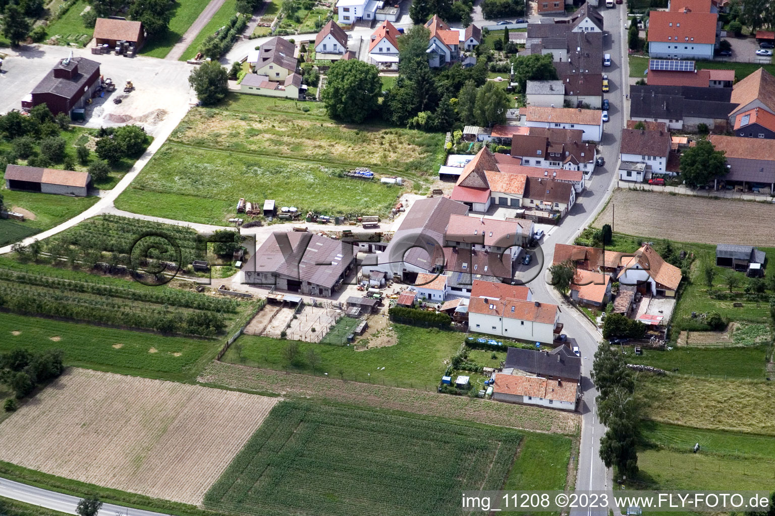 Ortsteil Mühlhofen in Billigheim-Ingenheim im Bundesland Rheinland-Pfalz, Deutschland von einer Drohne aus