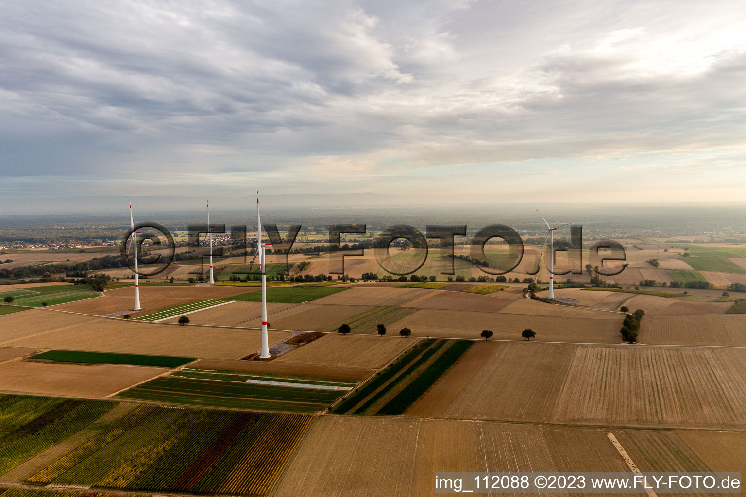 Luftaufnahme von Freckenfeld, Windpark der EnBW - Windenergieanlage mit 6 Windrädern im Bundesland Rheinland-Pfalz, Deutschland