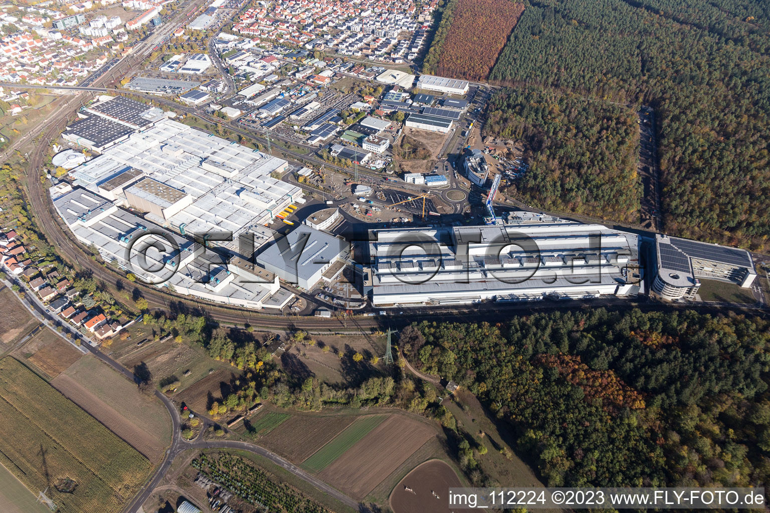 Graben-Neudorf, SEW-EURODRIVE GmbH & Co KG im Bundesland Baden-Württemberg, Deutschland aus der Drohnenperspektive