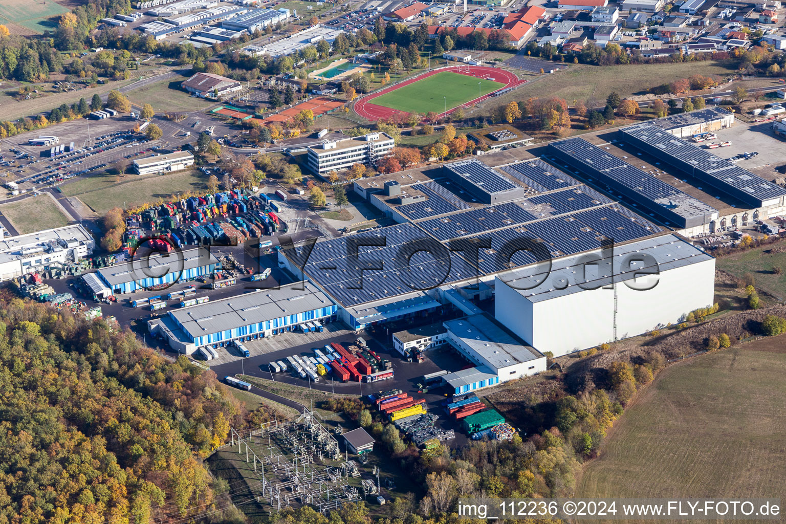 Technische Anlagen im Industriegebiet IP Industriepark Östringen GmbH & Co. KG in Östringen im Bundesland Baden-Württemberg, Deutschland