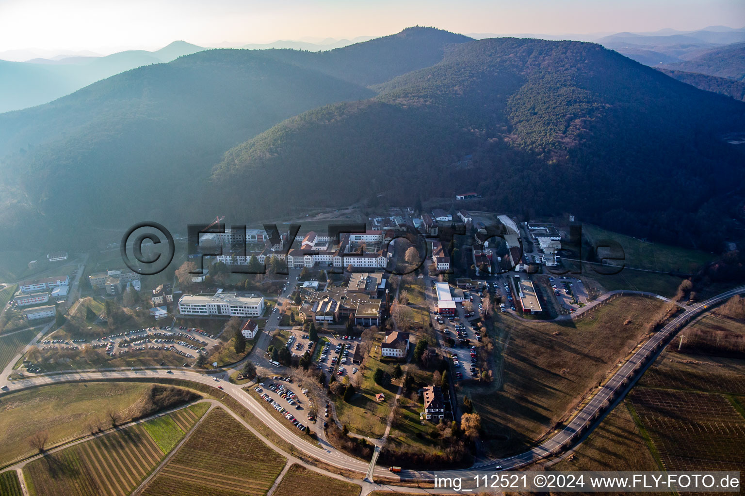 Luftbild von Pfalzklinik in Klingenmünster im Bundesland Rheinland-Pfalz, Deutschland