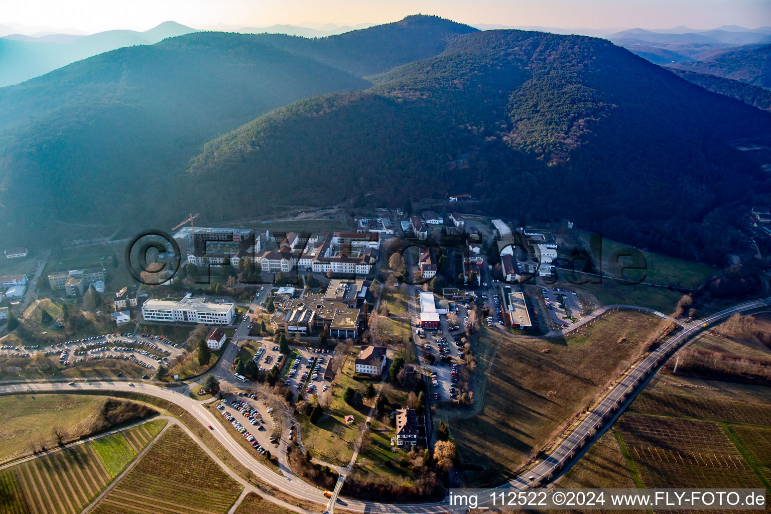Luftaufnahme von Pfalzklinik in Klingenmünster im Bundesland Rheinland-Pfalz, Deutschland