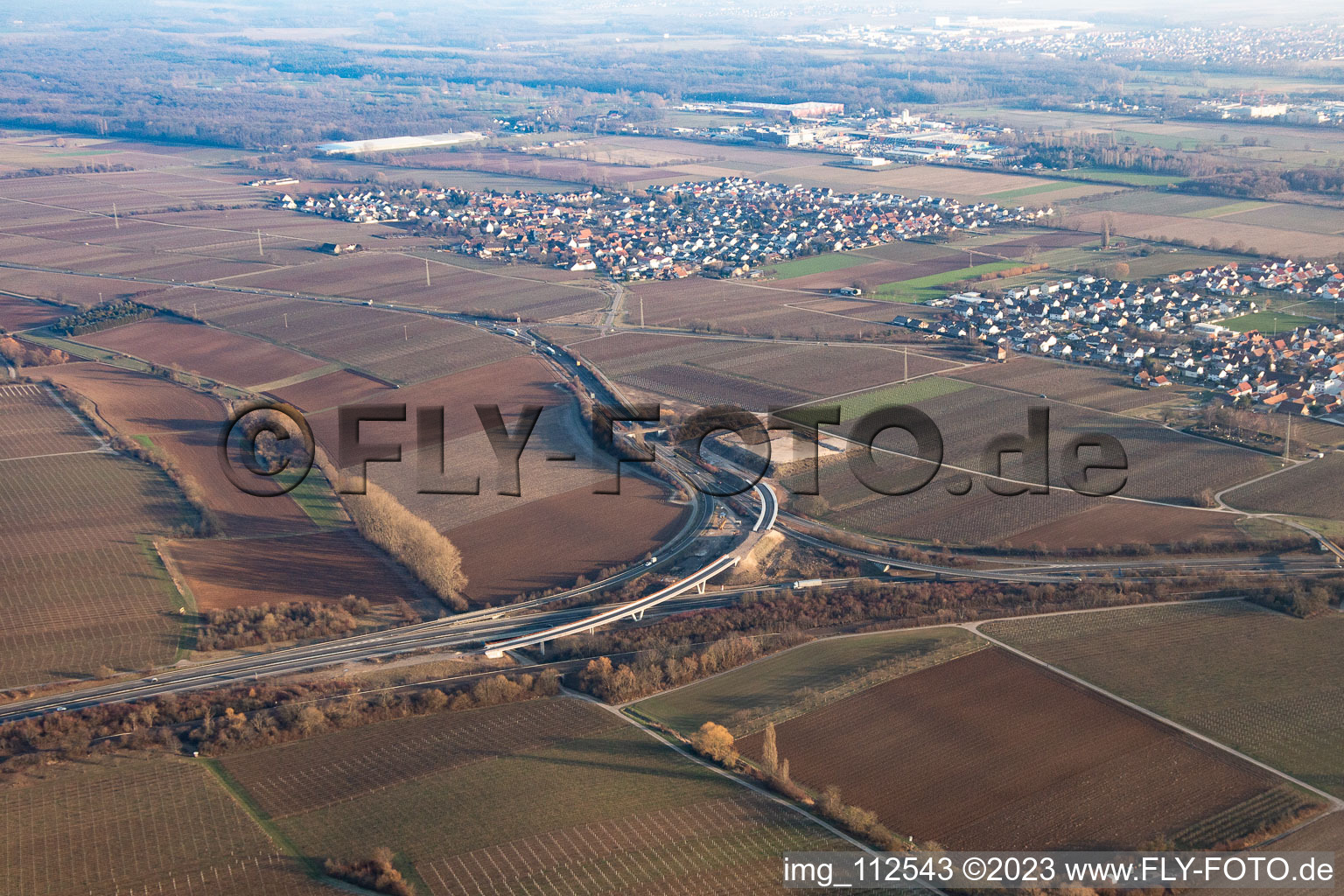 Schrägluftbild von Neubau Autobahnanschlusstelle Landau Nord im Ortsteil Dammheim in Landau in der Pfalz im Bundesland Rheinland-Pfalz, Deutschland