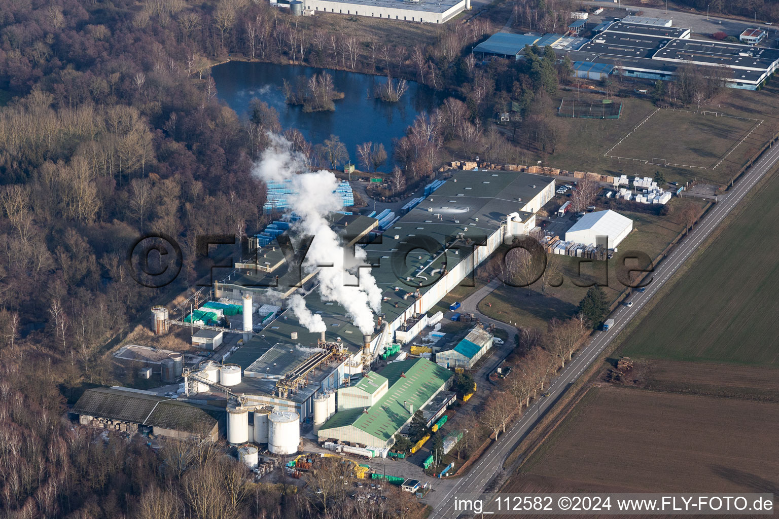 Firmengelände der Sitek Insulation mit Hallen, Firmengebäuden und Produktionsstätten in Wissembourg in Grand Est im Bundesland Bas-Rhin, Frankreich