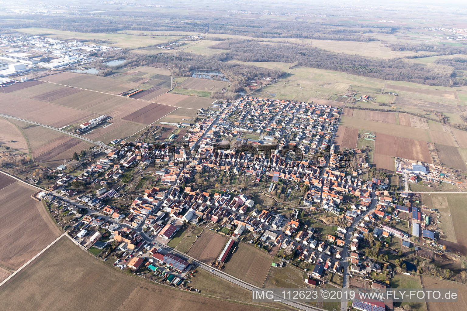 Ottersheim bei Landau im Bundesland Rheinland-Pfalz, Deutschland von oben gesehen