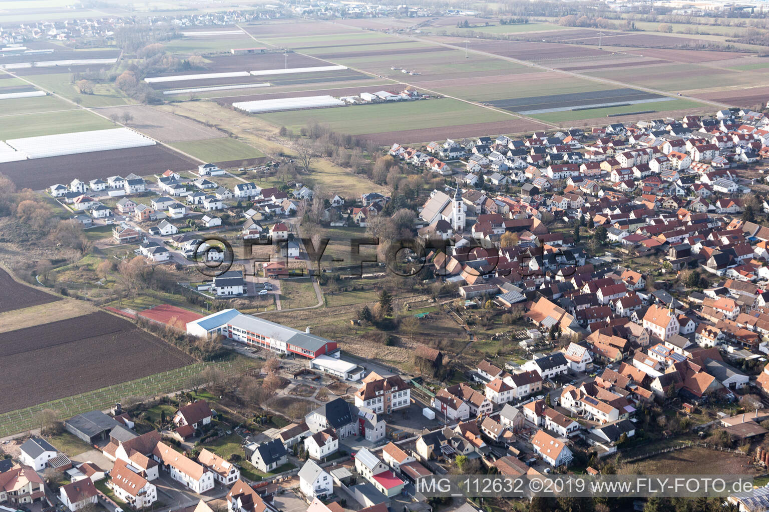 Offenbach an der Queich im Bundesland Rheinland-Pfalz, Deutschland aus der Drohnenperspektive