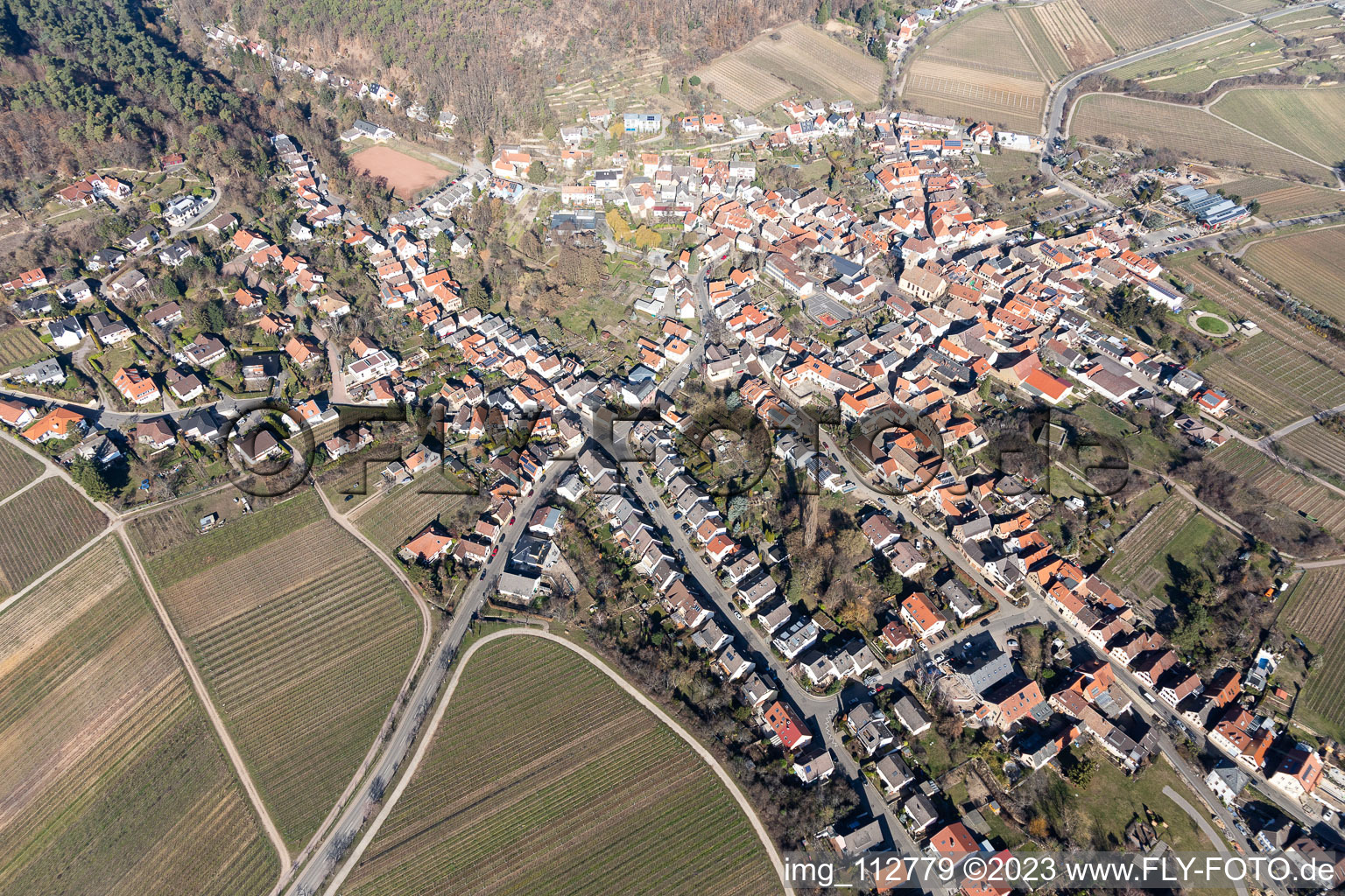 Luftaufnahme von Ortsteil Gimmeldingen in Neustadt an der Weinstraße im Bundesland Rheinland-Pfalz, Deutschland