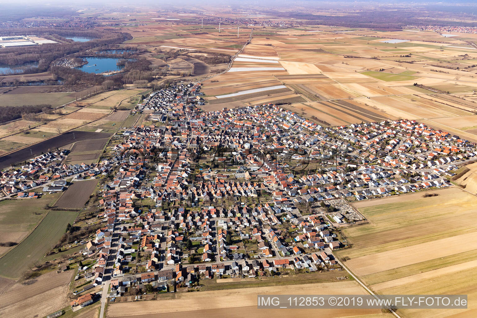 Drohnenbild von Ortsteil Mechtersheim in Römerberg im Bundesland Rheinland-Pfalz, Deutschland