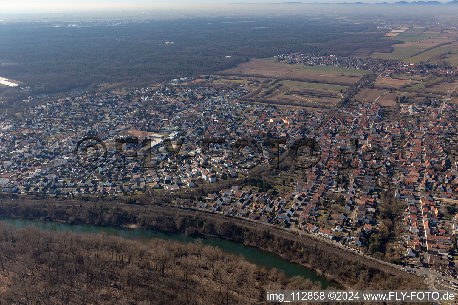 Lingenfeld im Bundesland Rheinland-Pfalz, Deutschland aus der Drohnenperspektive