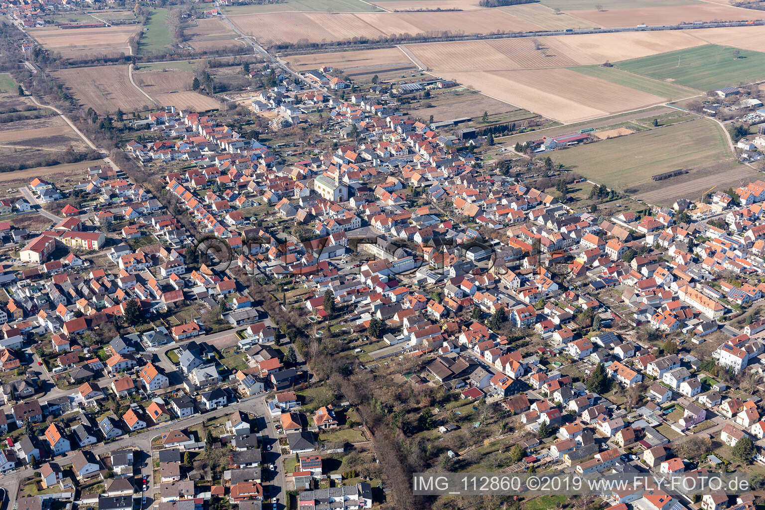 Luftaufnahme von Lingenfeld im Bundesland Rheinland-Pfalz, Deutschland