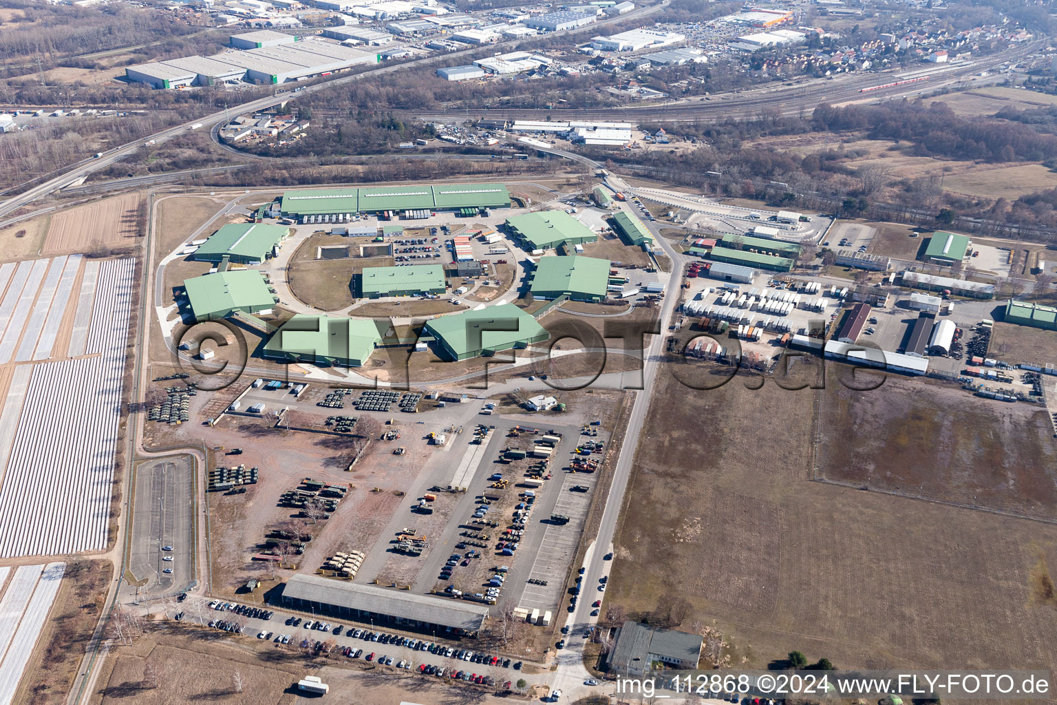 Luftbild von Gebäudekomplex und Logistikzentrum des US-Army-Depot in Germersheim in Lingenfeld im Bundesland Rheinland-Pfalz, Deutschland