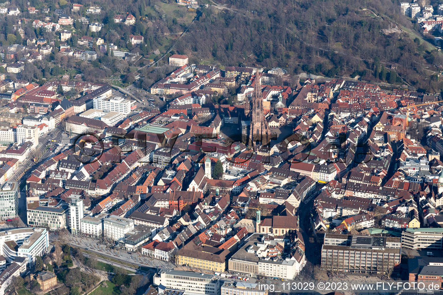 Luftaufnahme von Münster im Ortsteil Altstadt in Freiburg im Breisgau im Bundesland Baden-Württemberg, Deutschland