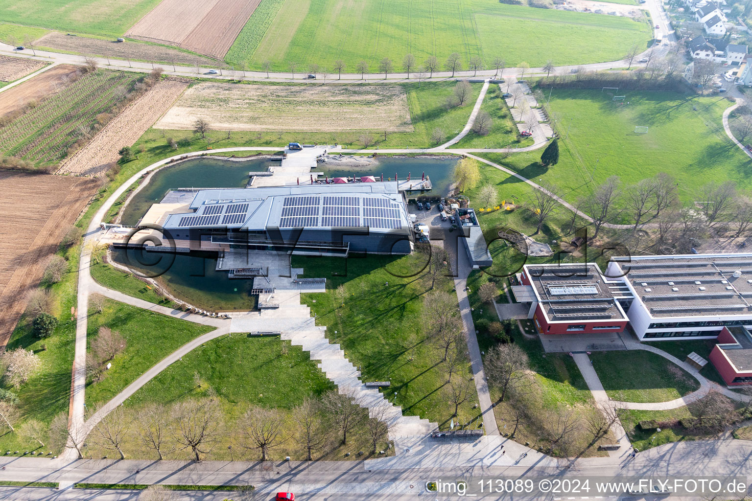 Luftbild von Schwimmbecken des Sport & Familienbad MACH´ BLAU Denzlingen in Denzlingen im Bundesland Baden-Württemberg, Deutschland