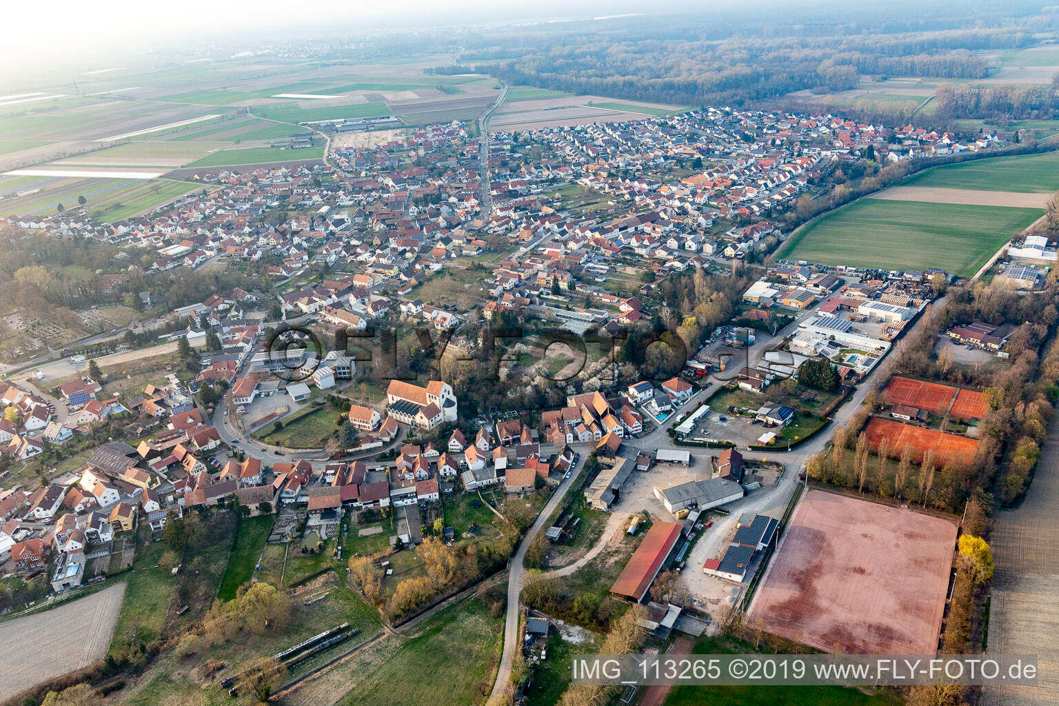 Drohnenbild von Hördt im Bundesland Rheinland-Pfalz, Deutschland