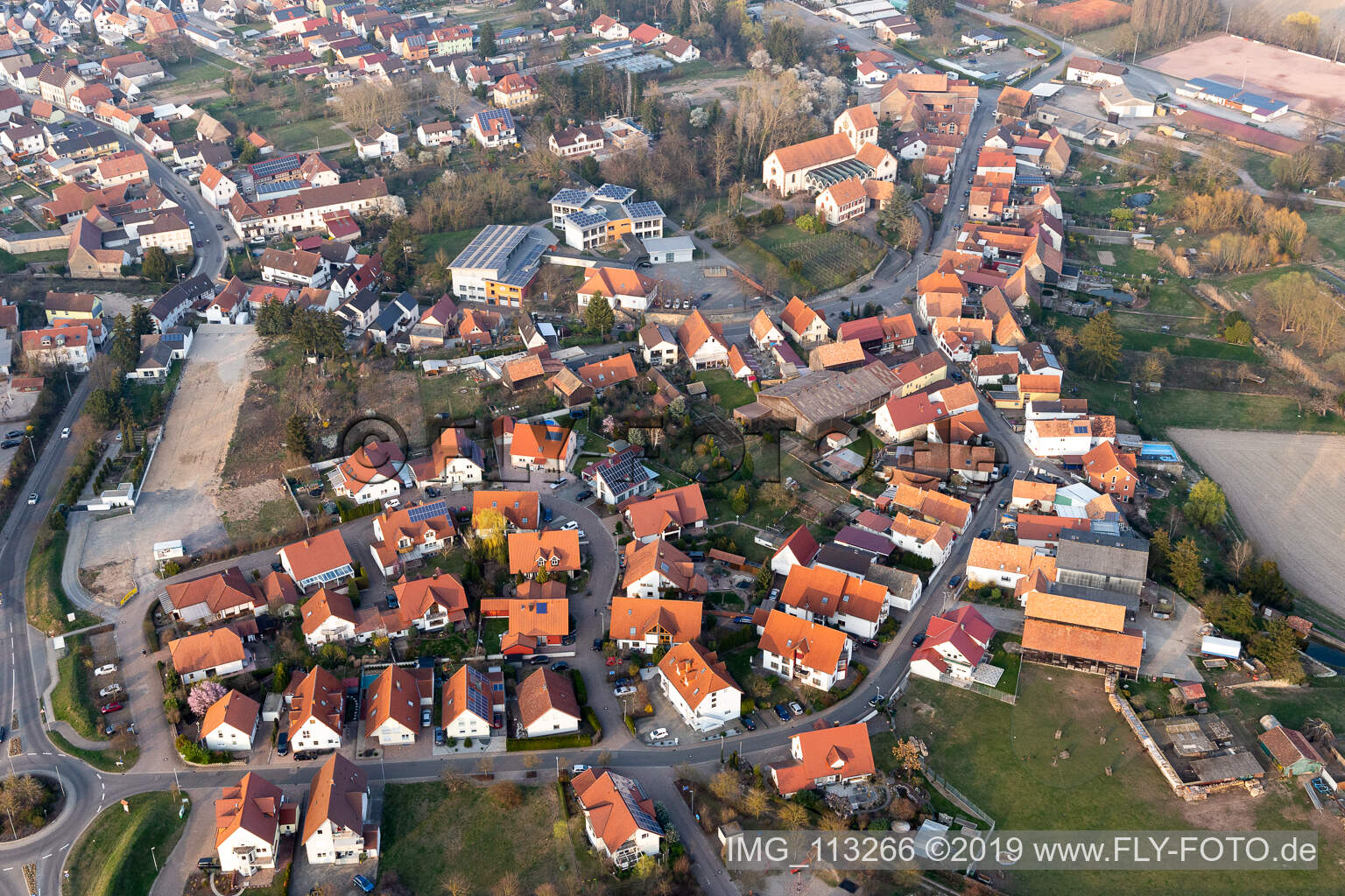 Hördt im Bundesland Rheinland-Pfalz, Deutschland aus der Drohnenperspektive