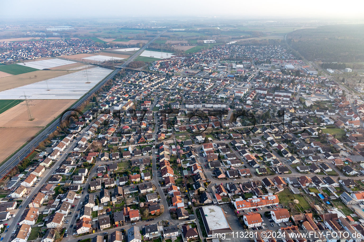 Rülzheim im Bundesland Rheinland-Pfalz, Deutschland aus der Drohnenperspektive