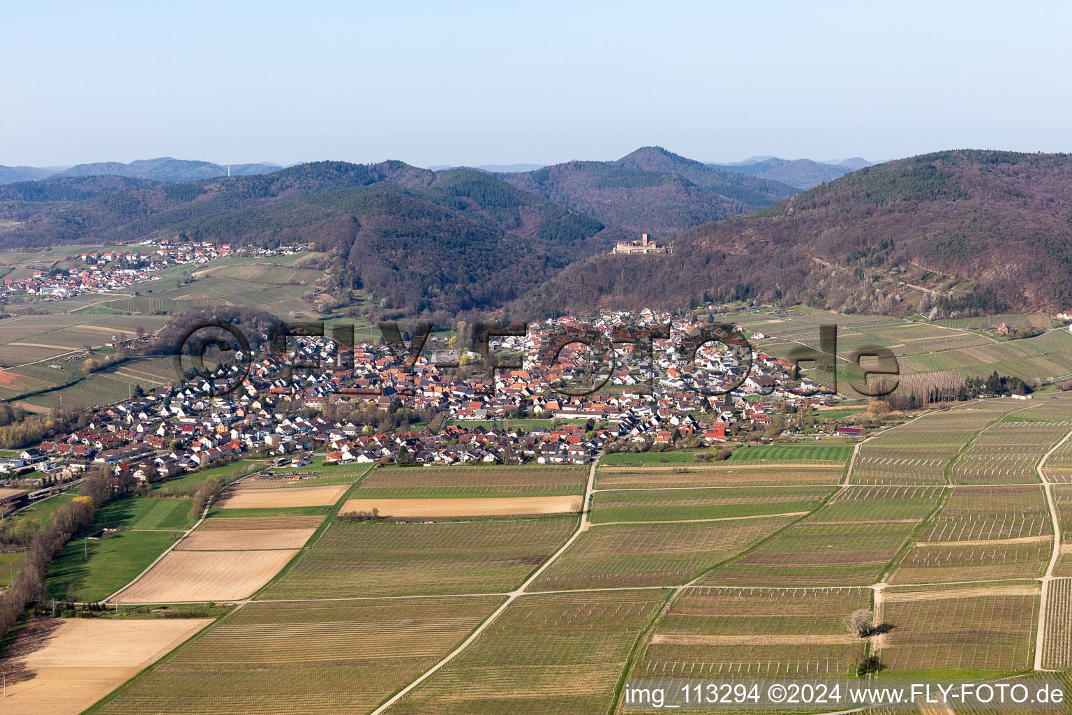 Klingenmünster im Bundesland Rheinland-Pfalz, Deutschland von oben gesehen