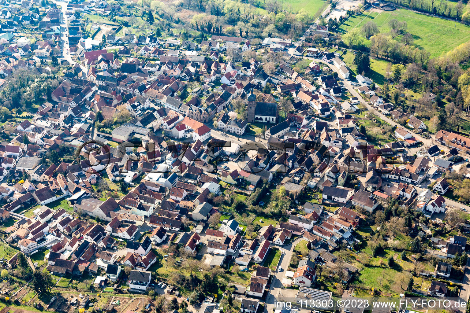 Ortsteil Billigheim in Billigheim-Ingenheim im Bundesland Rheinland-Pfalz, Deutschland aus der Drohnenperspektive