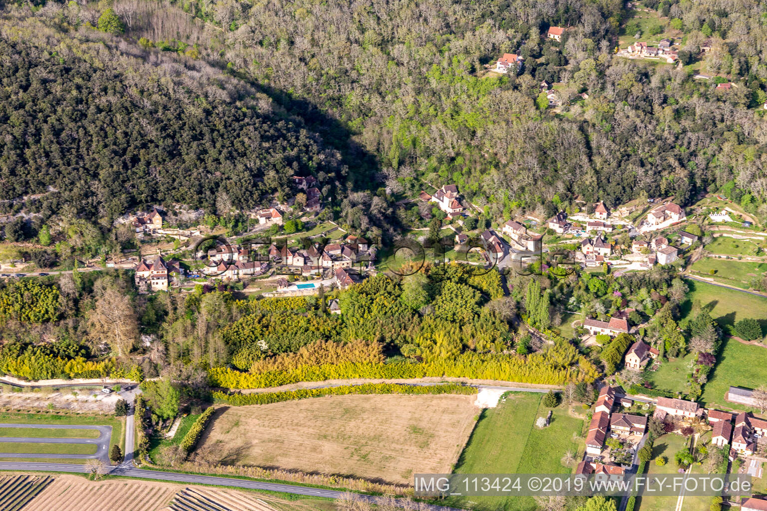 Luftaufnahme von La Roque-Gageac im Bundesland Dordogne, Frankreich