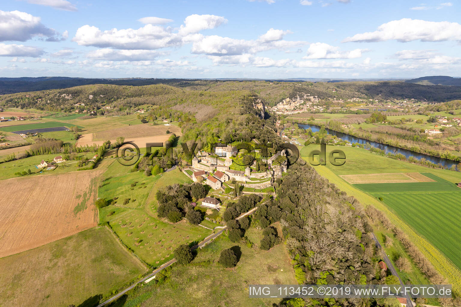 Luftaufnahme von Schloßparkanlage von Schloß Marqueyssac über der Dordogne in Vezac in Nouvelle-Aquitaine in Vézac, Frankreich
