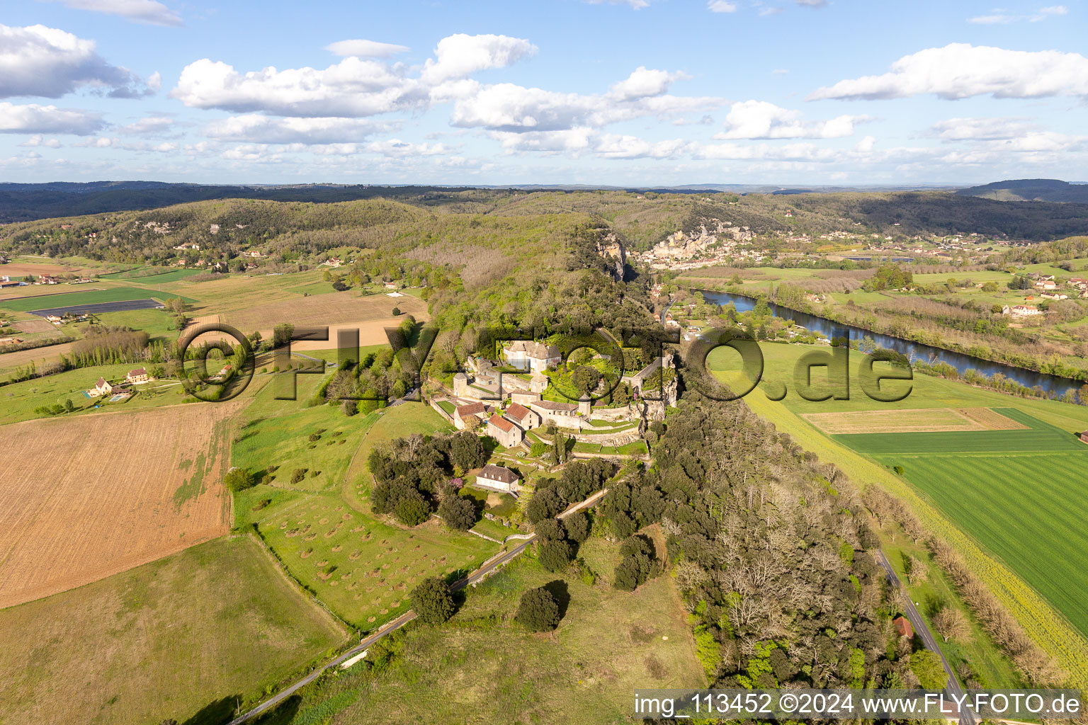 Luftaufnahme von Schloßparkanlage von Schloß Marqueyssac über der Dordogne in Vezac in Nouvelle-Aquitaine in Vézac, Frankreich