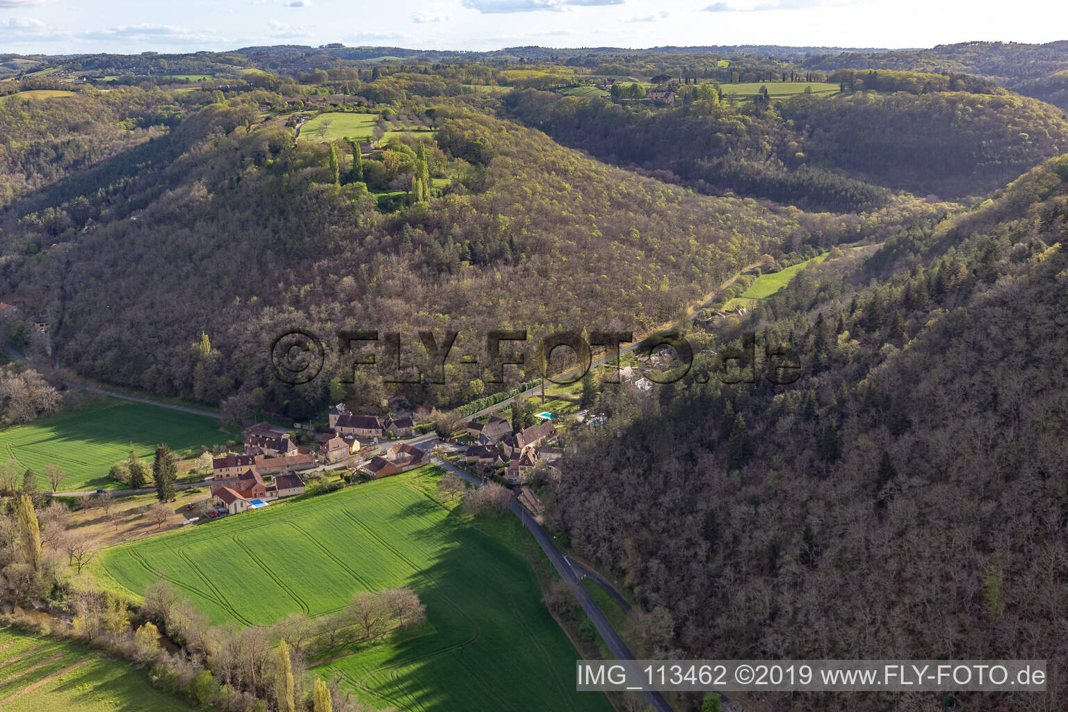 Luftbild von Céou Tal in Castelnaud-la-Chapelle im Bundesland Dordogne, Frankreich