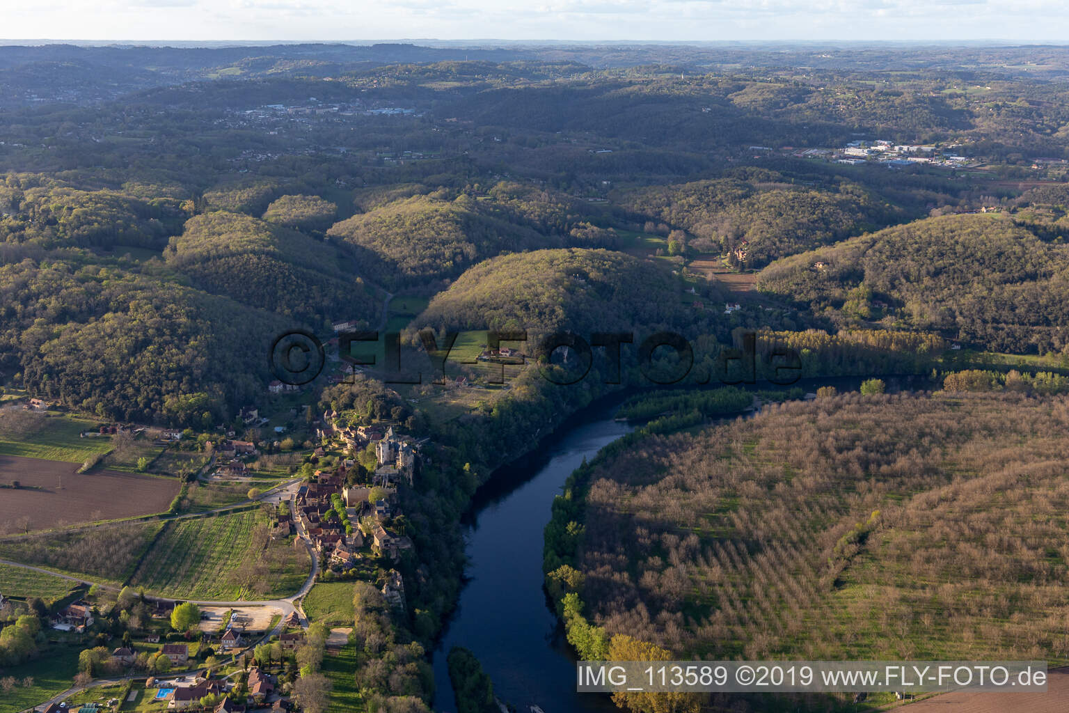 Schrägluftbild von Montfort in Vitrac im Bundesland Dordogne, Frankreich
