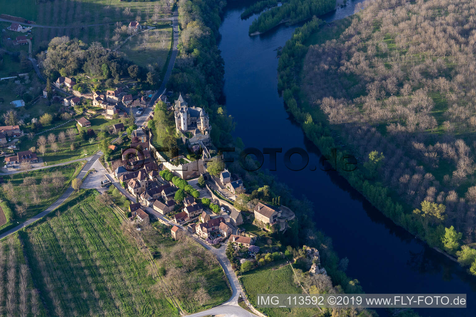 Montfort in Vitrac im Bundesland Dordogne, Frankreich von oben gesehen