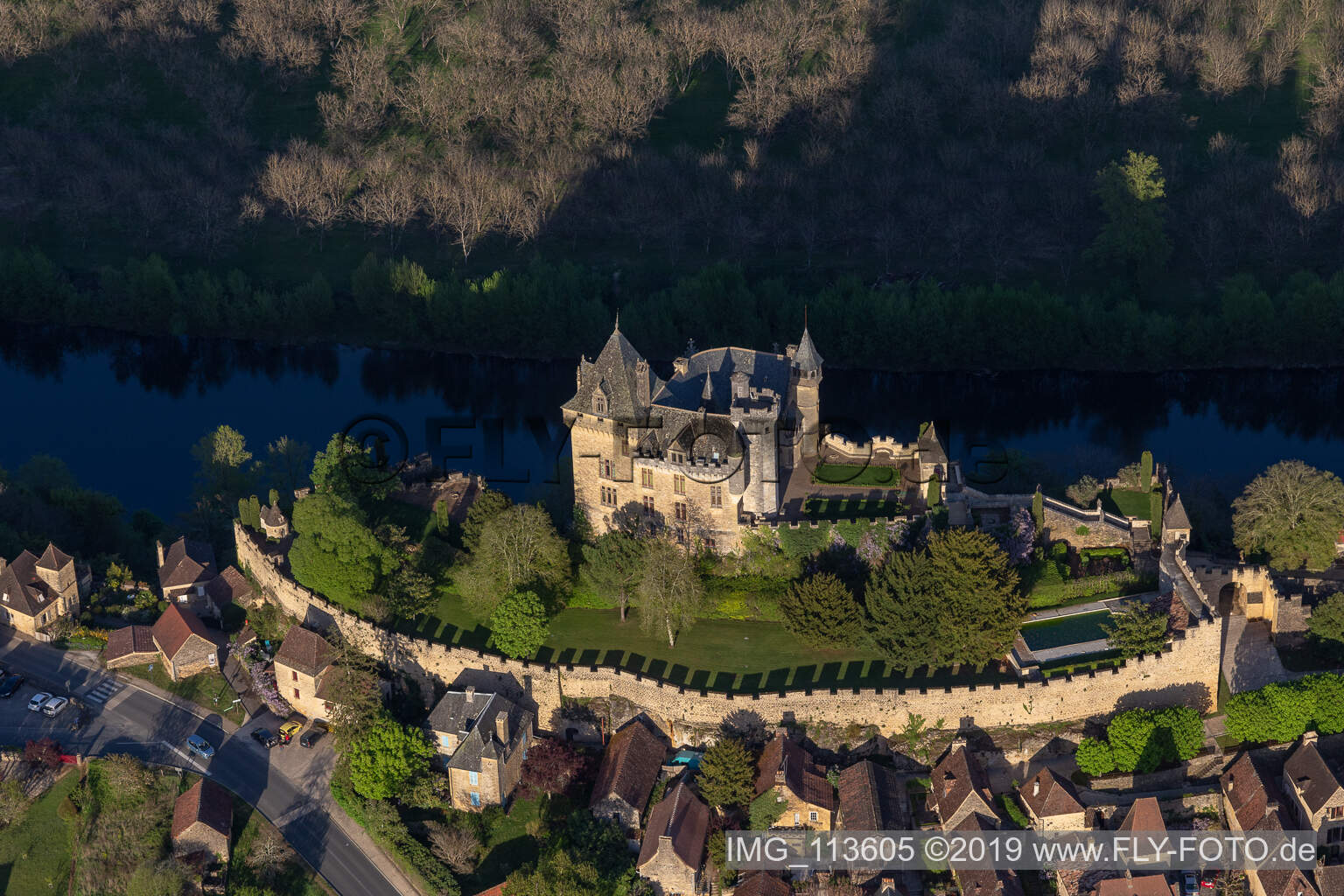 Montfort in Vitrac im Bundesland Dordogne, Frankreich aus der Luft betrachtet