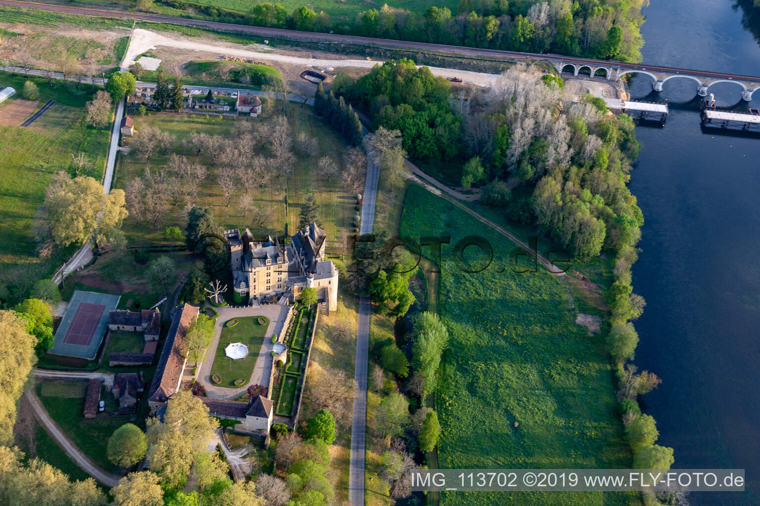Luftaufnahme von Chateau de Fayrac in Castelnaud-la-Chapelle im Bundesland Dordogne, Frankreich