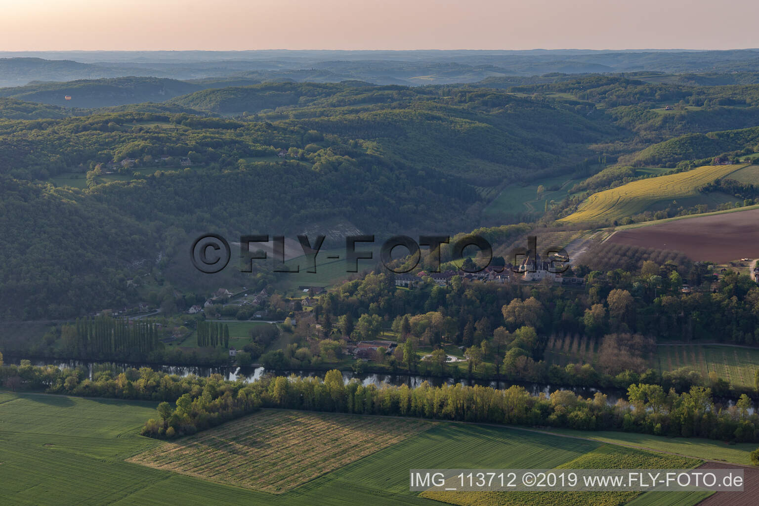 Luftaufnahme von Saint-Vincent-de-Cosse im Bundesland Dordogne, Frankreich